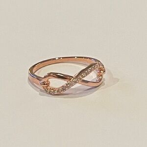 Elegant Rose Gold Infinity Ring